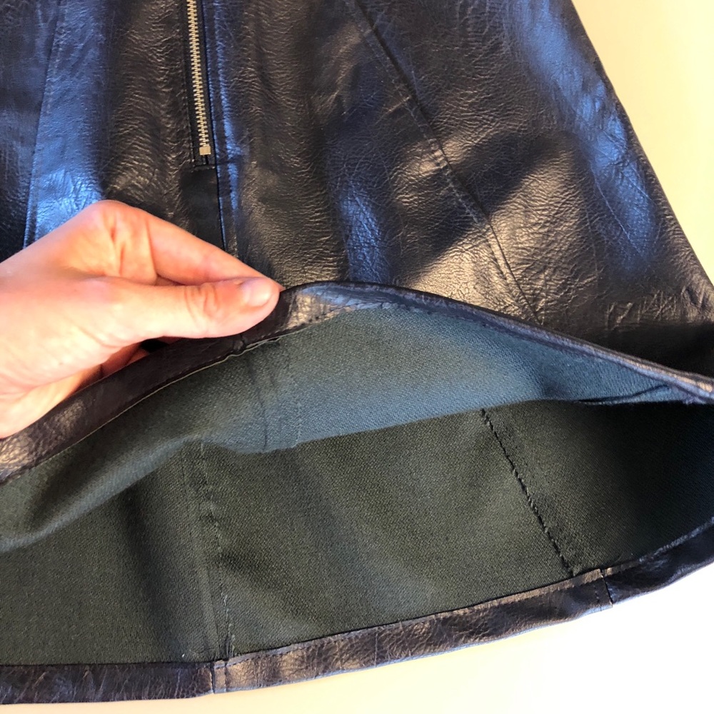 NWOT ZARA Navy Faux Leather Mini Skirt - Picture 4 of 5